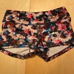 Fleo - flower shorts - Size small